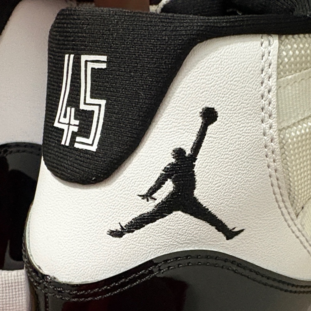 Nike Air Jordan 11 Retro Box in Black and White - Picture 10 of 11